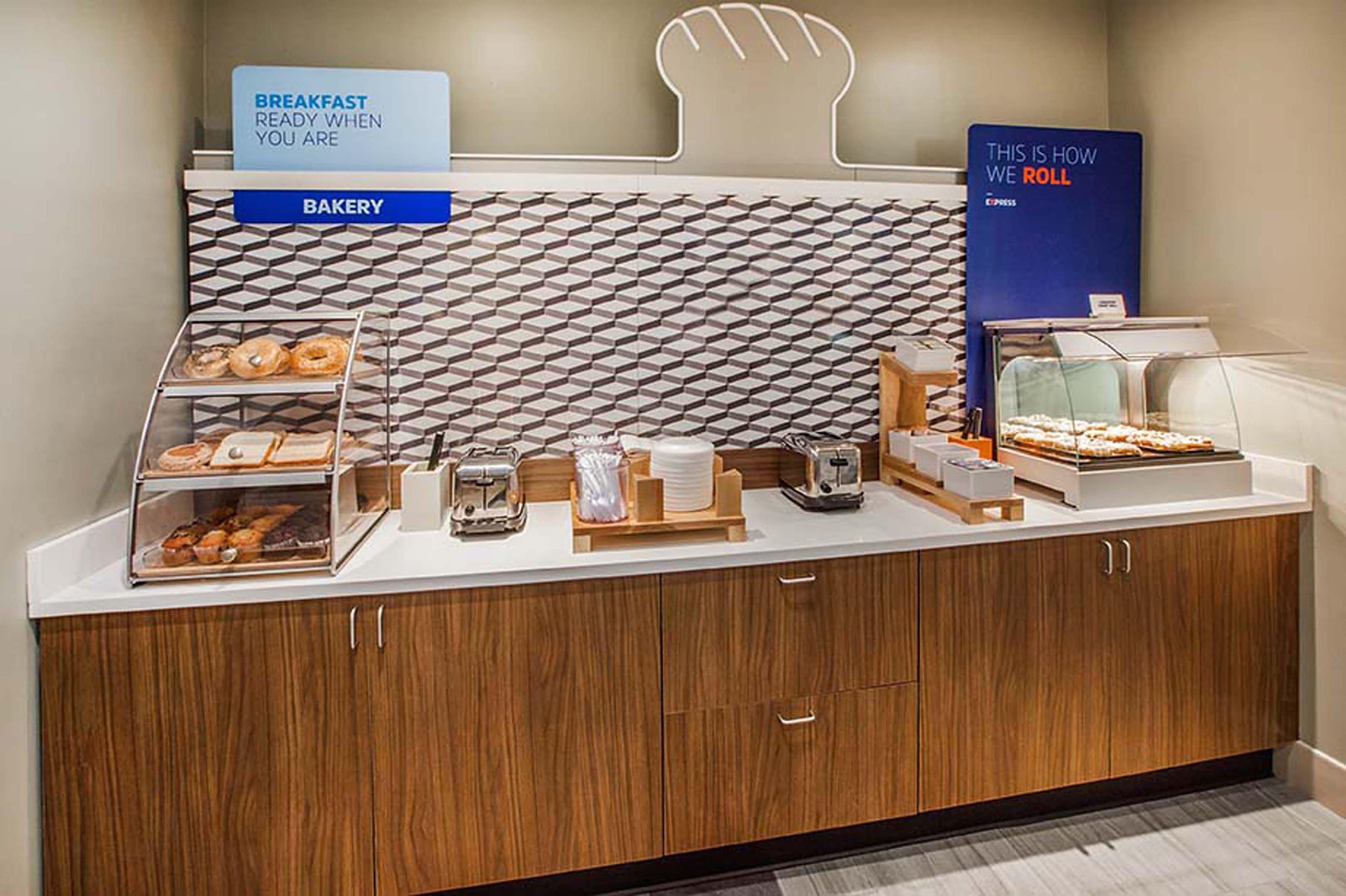 Express & - East By Ihg 3* Indianapolis