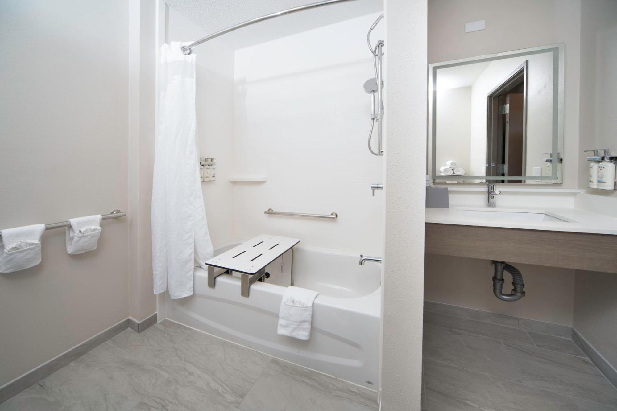 Express & - East By Ihg Hotel