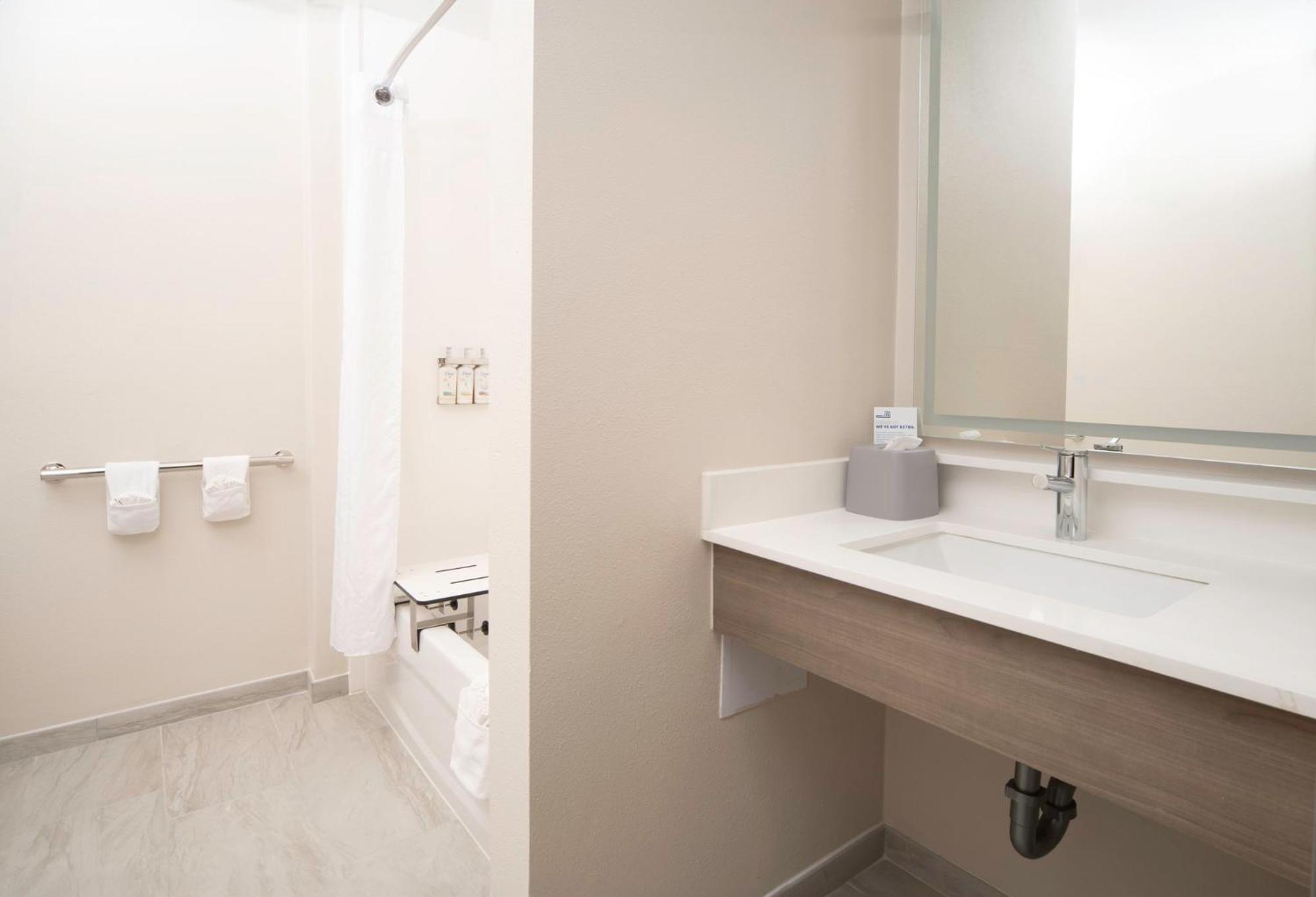 Hotel Express & - East By Ihg