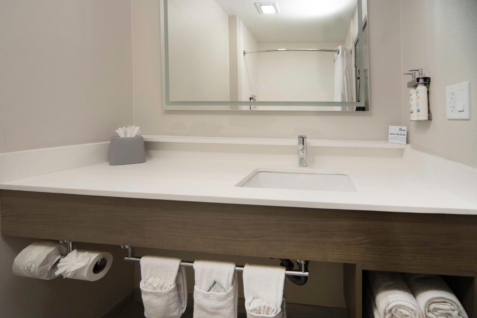 Express & - East By Ihg Hotel Indianápolis