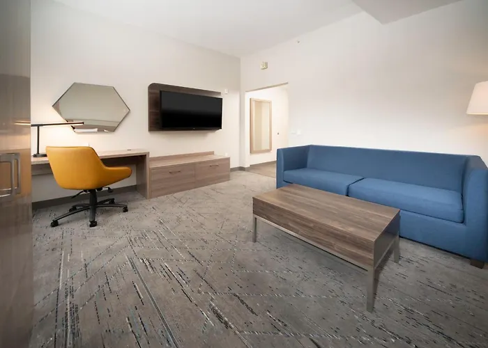 Holiday Inn Express & Suites Indianapolis - East By Ihg