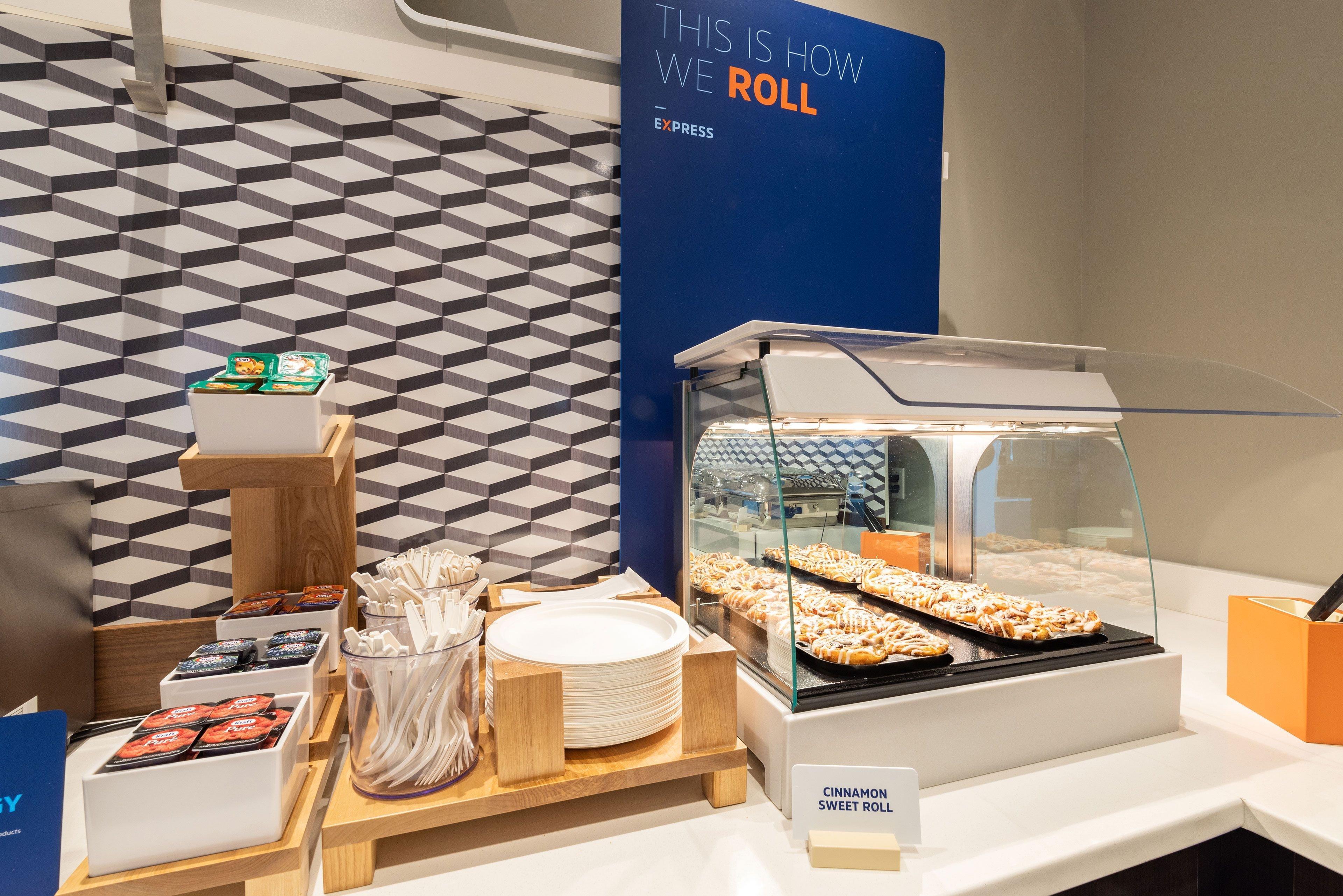 Express & - East By Ihg Indianapolis