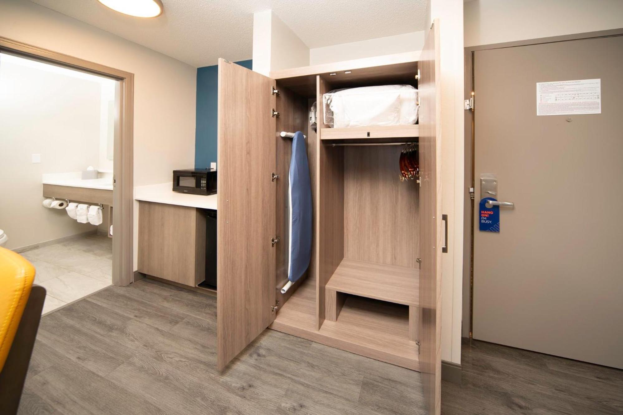 Hotel Express & - East By Ihg 3*