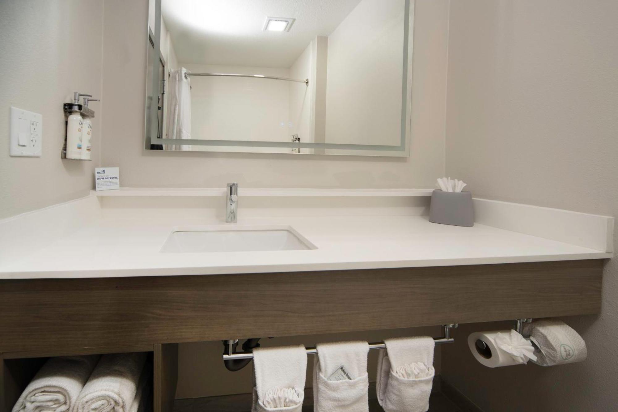 Express & - East By Ihg 3*