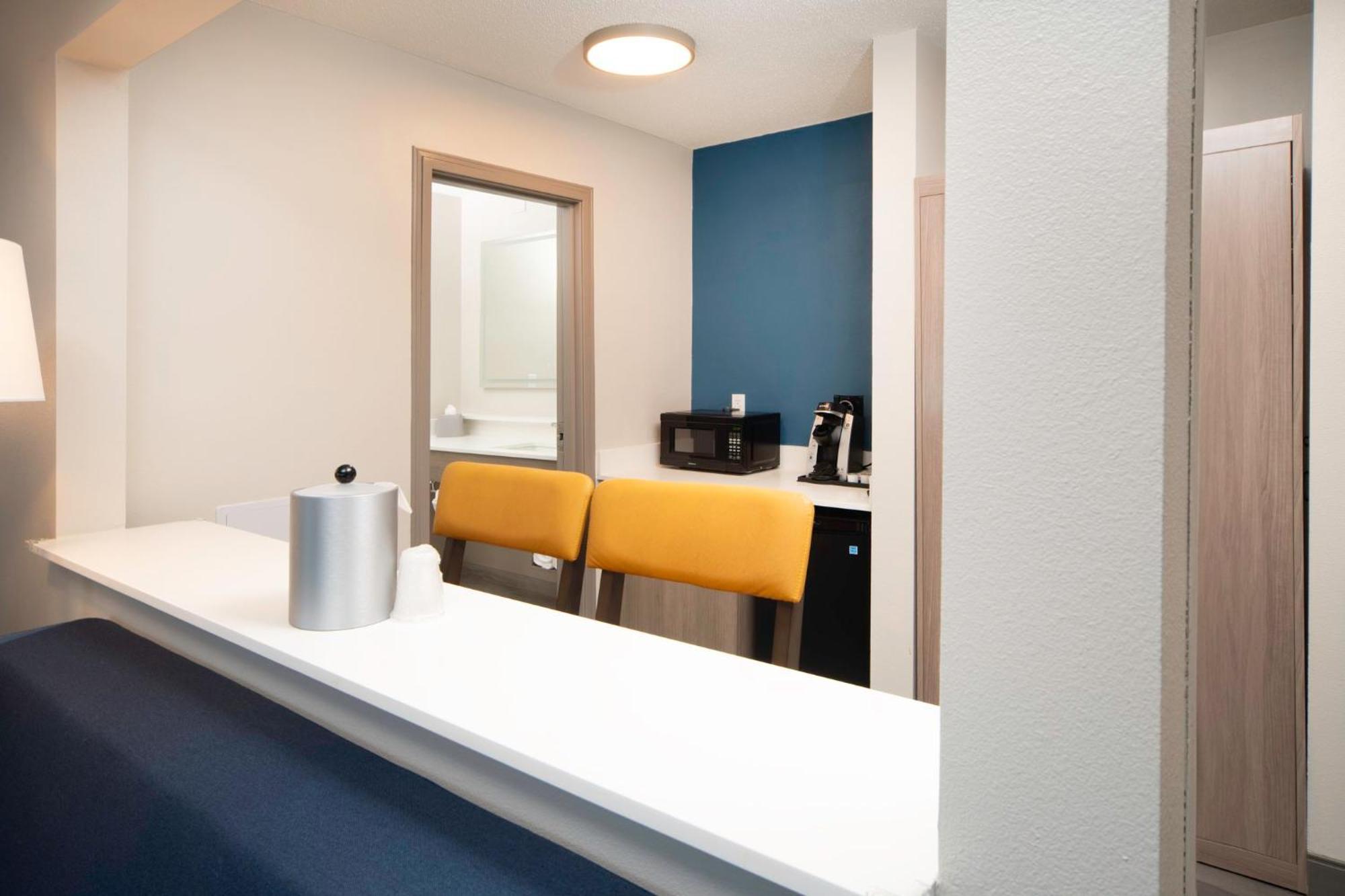 Express & - East By Ihg Hotel