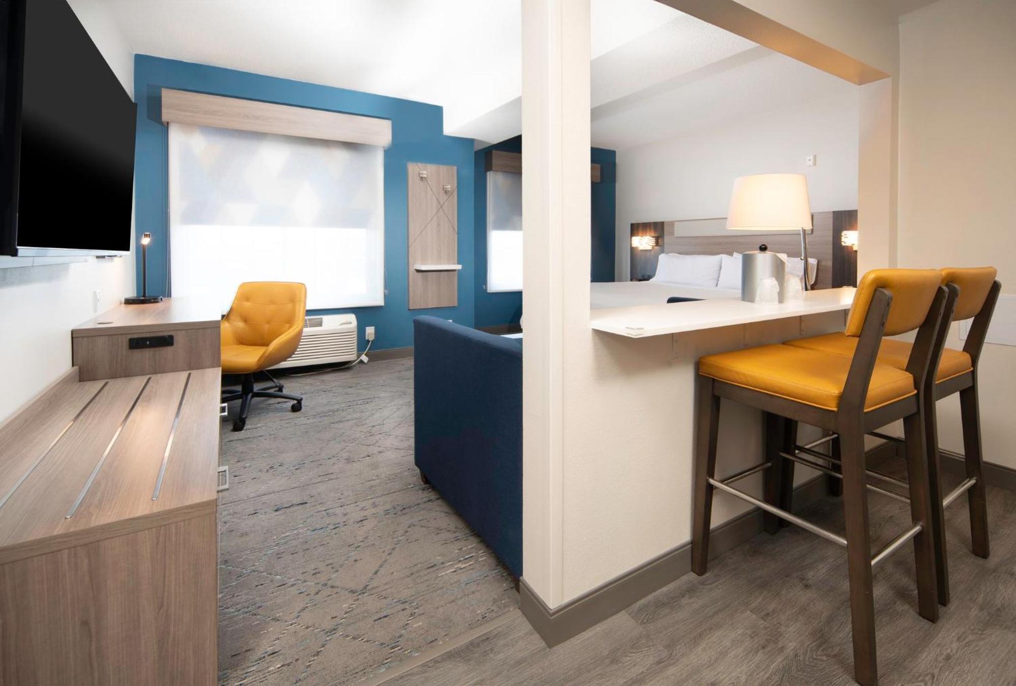Express & - East By Ihg Hotel