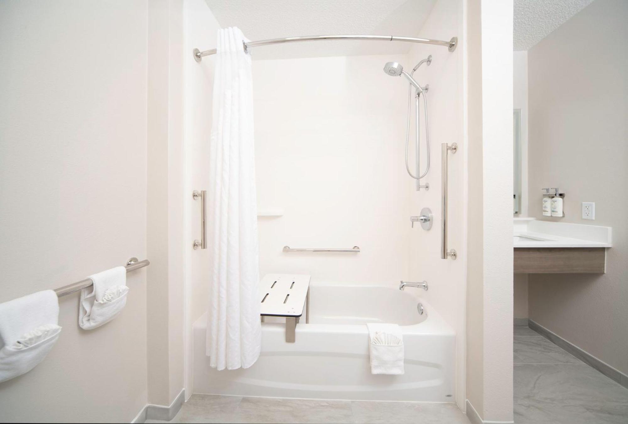 Express & - East By Ihg Hotel 3*