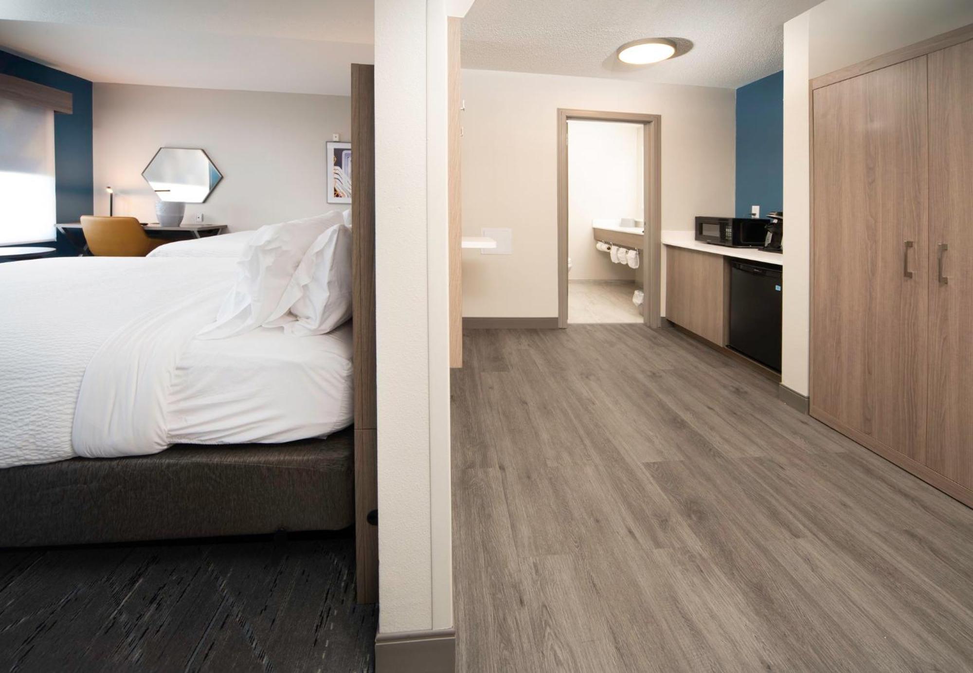 Express & - East By Ihg Hotel Indianapolis
