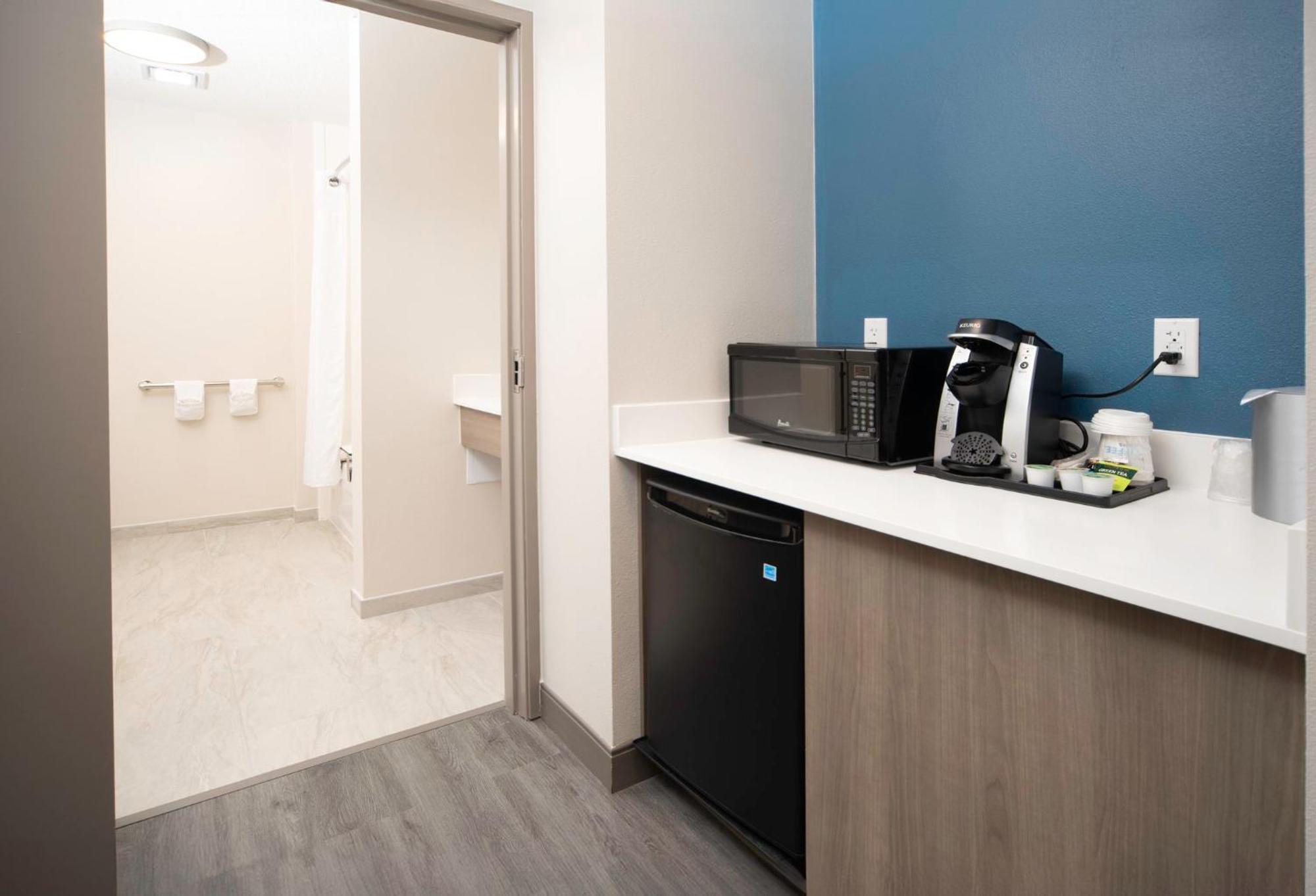 Express & - East By Ihg 3*