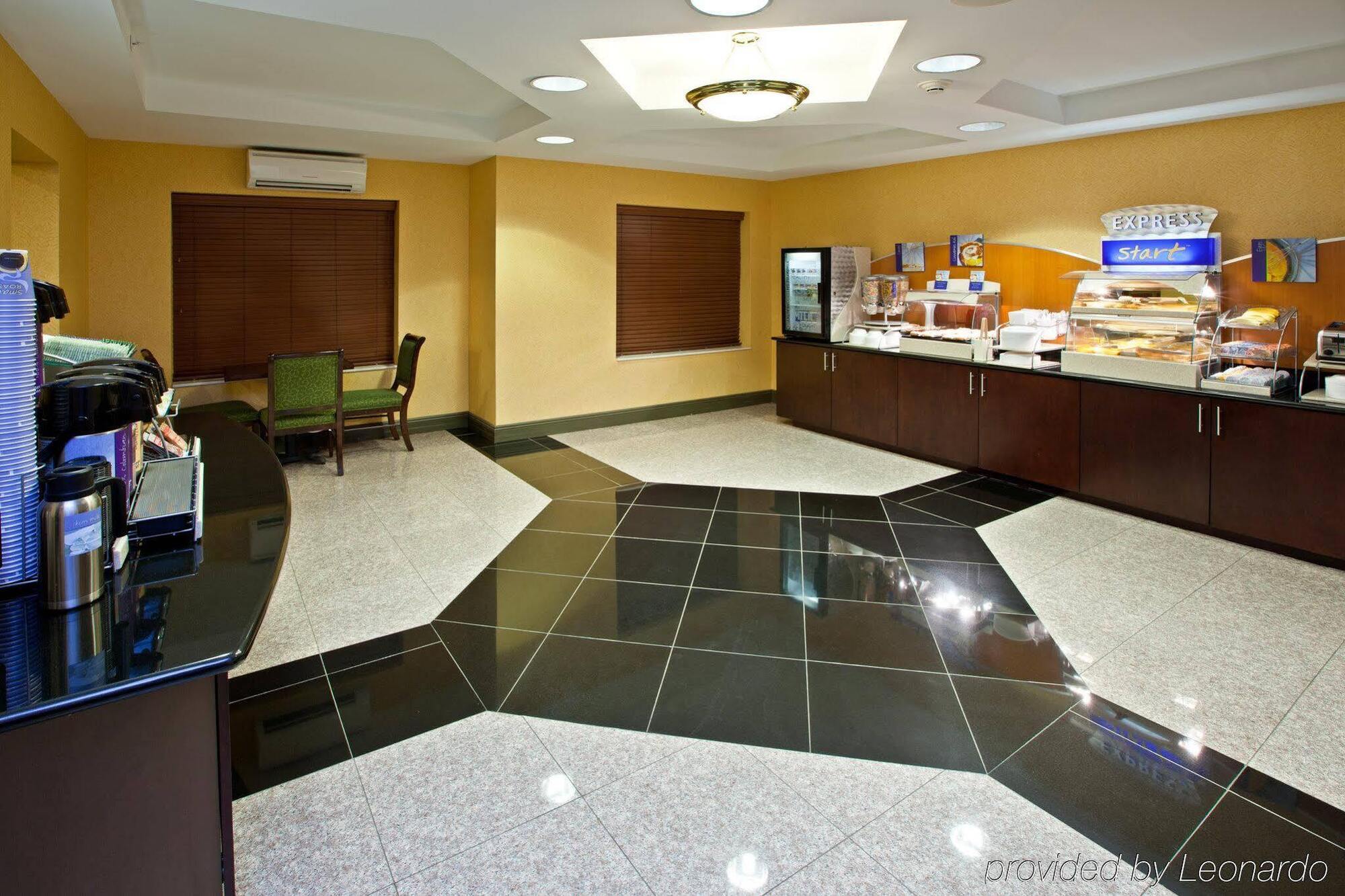 Hotel Express & - East By Ihg Indianapolis
